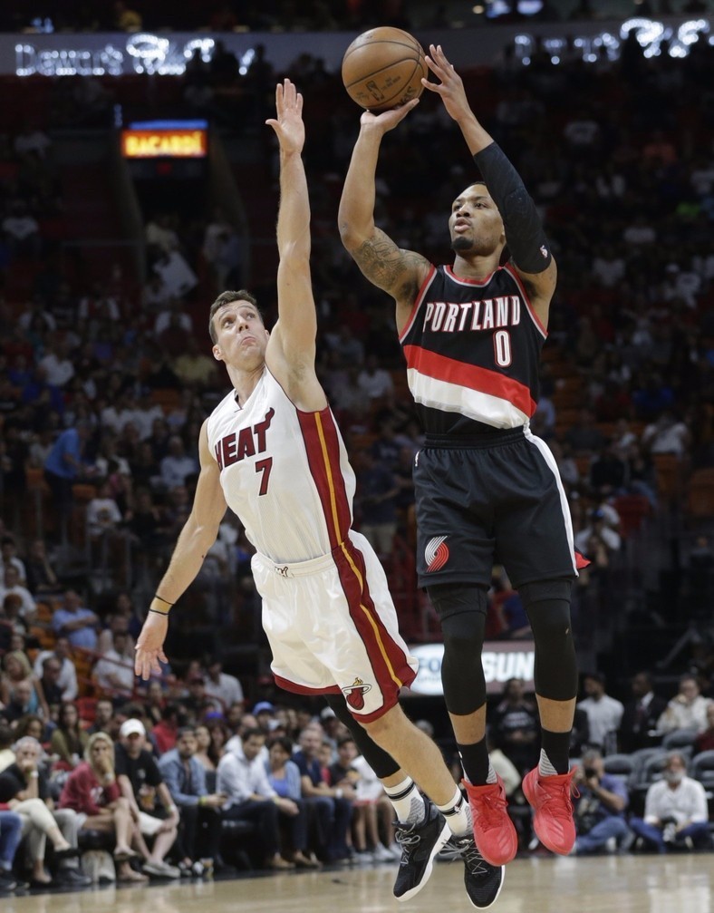 中展现出超 中展现出超