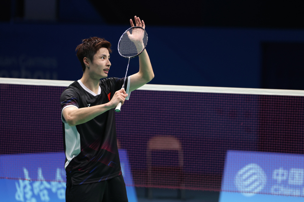 展现出了坚 展现出了坚