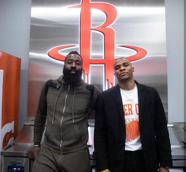 腾讯在这个垂直但爆款频出的赛道，做了一款不一样的自研产品